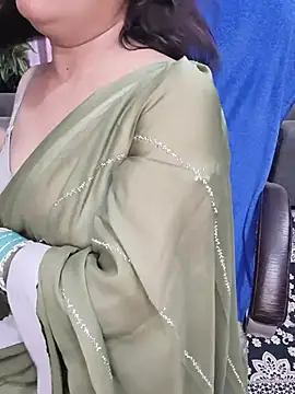 Curvy_Nayara live