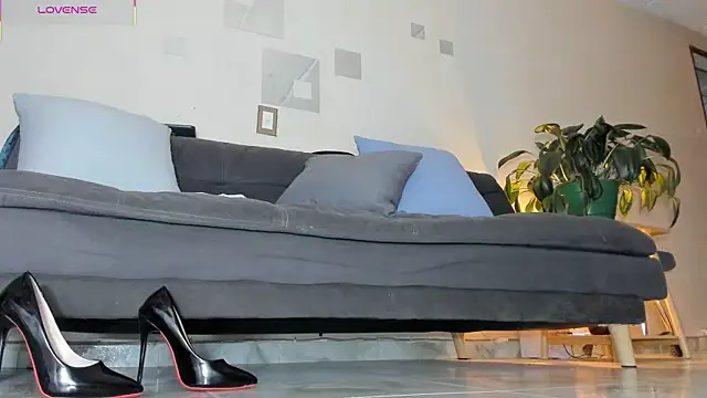charlize_legs live