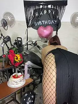 Scarlet_auraa live