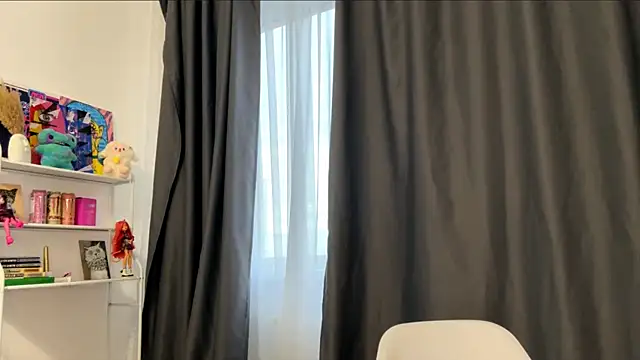 SmilingCutie live