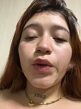Karina_Leon live