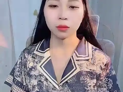 -Naomii_ live