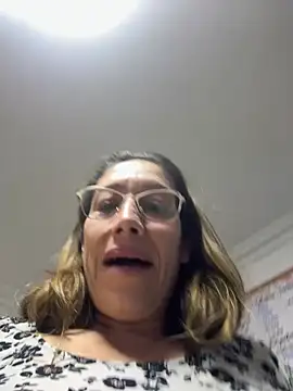 kaylaMinov_ live