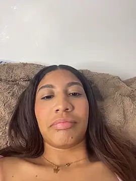 Daphnne_Curly live