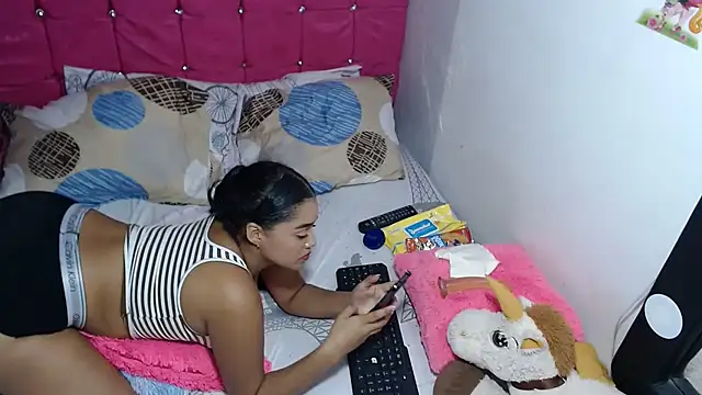 kiara_milf_ live