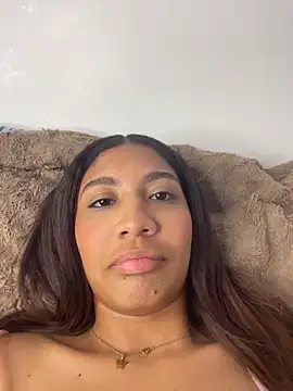 Daphnne_Curly live