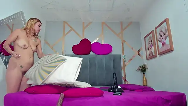 Caroliine_Torres live