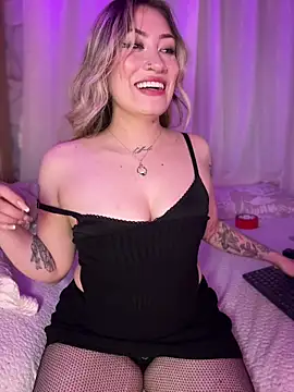 Lally_Valencia__ live
