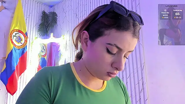 Naomy_tay1 live