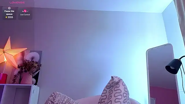 SmolCutie live