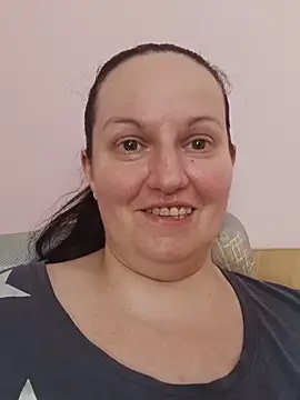 BustyLadyAlma live