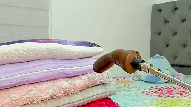 Elizabeth_18_ live
