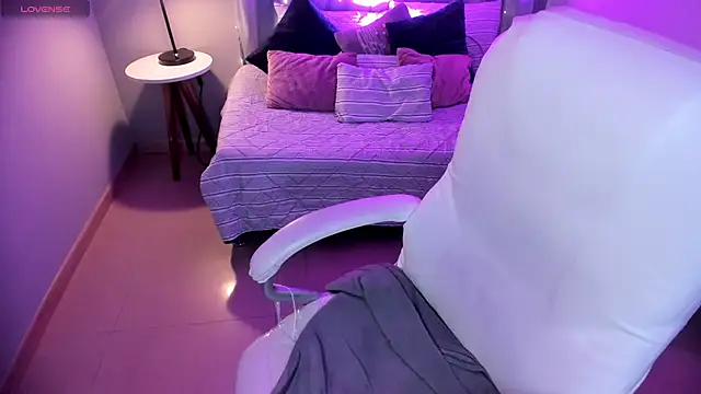 Raven_sweeteyes live