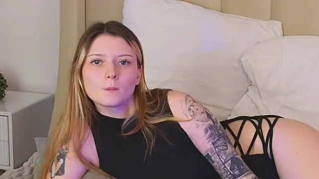 AlyssFrost live