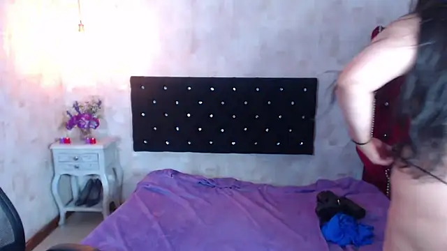 VickyAndrews live