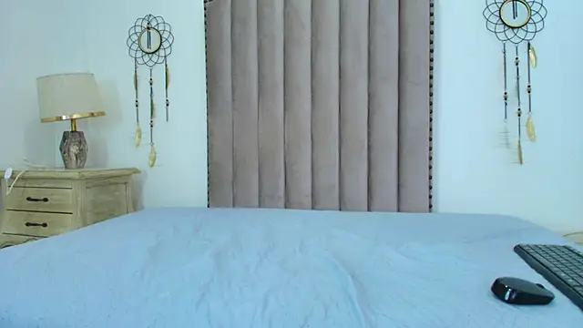 naia_cox live