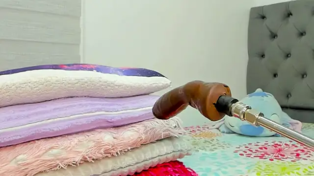 Elizabeth_18_ live