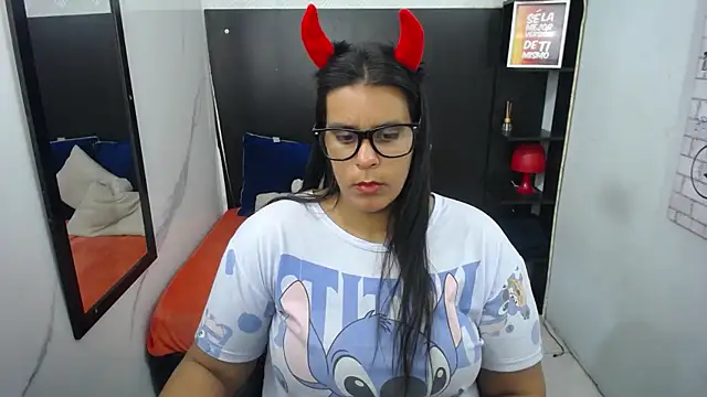 _bella_ebony_ live