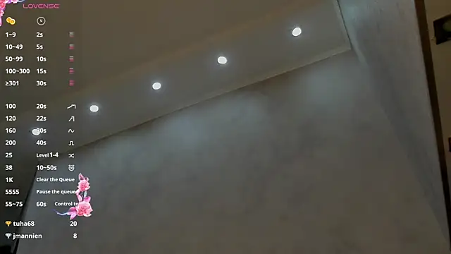 Emily_Lews live