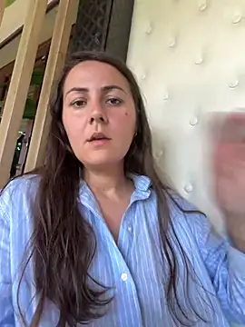 BrunetteNymph live