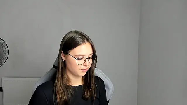 Regina_cute_ live