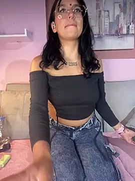 GabyLopez_Pink live