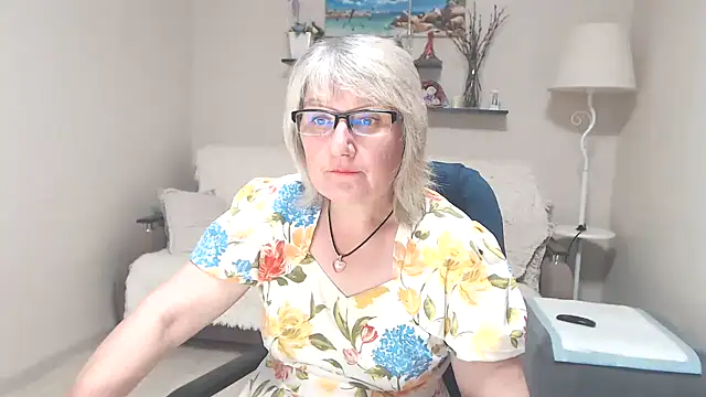 FleurMays live