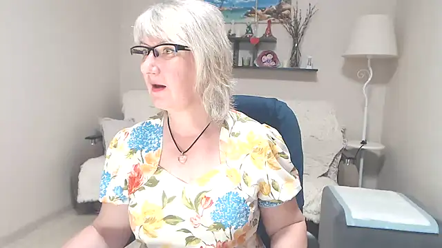 FleurMays live