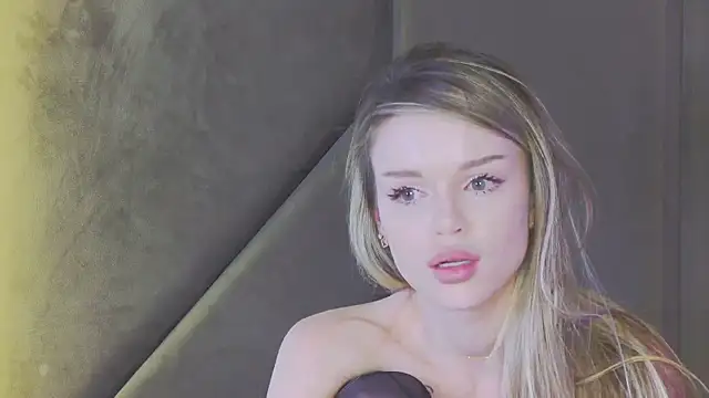 MarilynNova live
