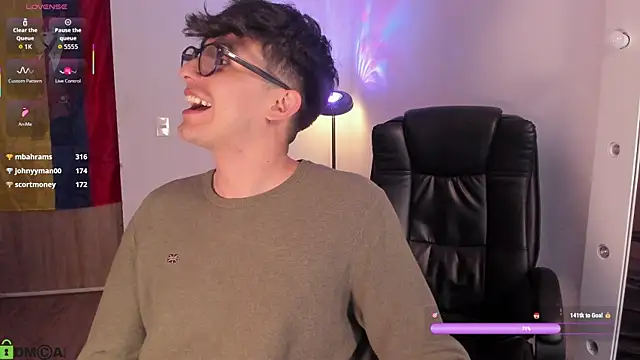 Mikeyvioleta_ live