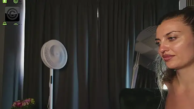 Ema_Reese live