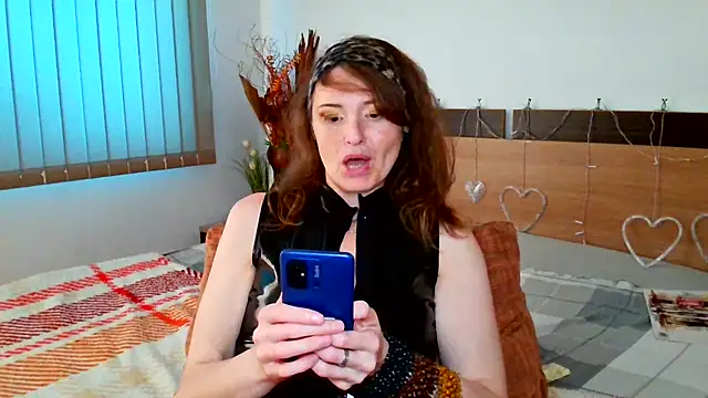 LoveElenika live