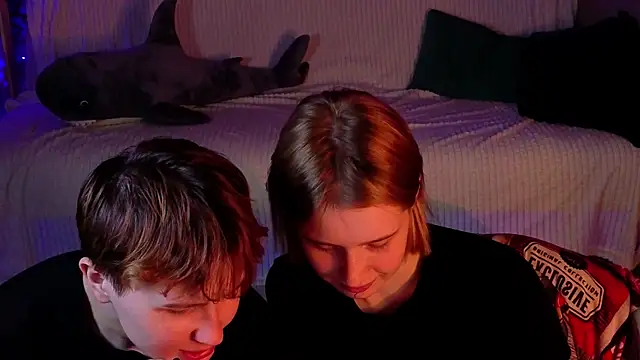 two_gerls_here live