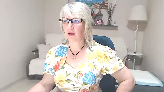 FleurMays live