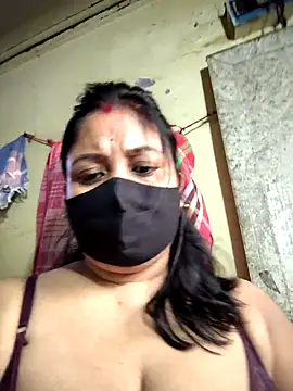 Curvy_Trisha live