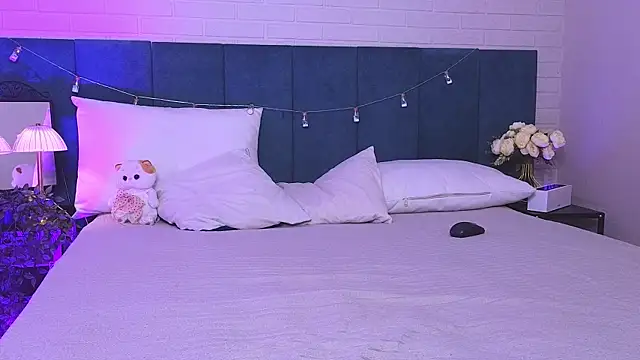 angelic_coy live