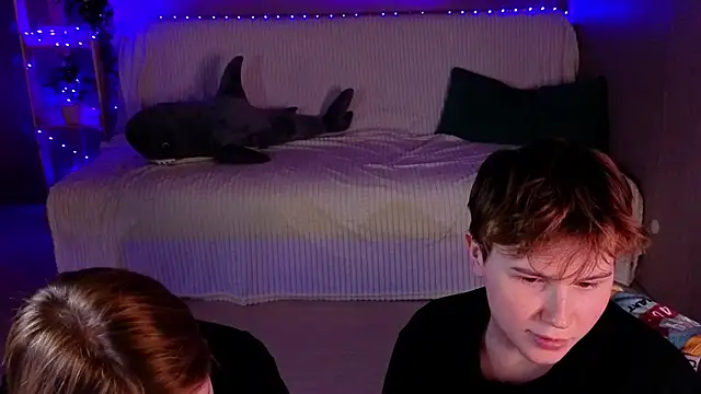 two_gerls_here live