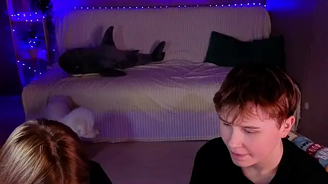 two_gerls_here live