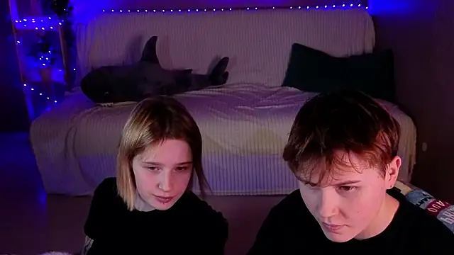 two_gerls_here live