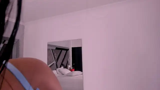 Radiant_Naomi live
