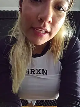 Pretty_roxxyy live