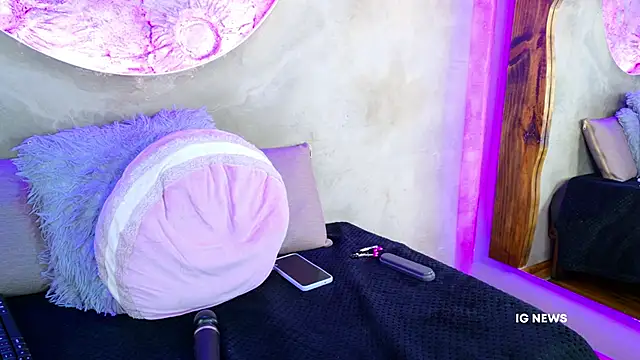 lara_curly live