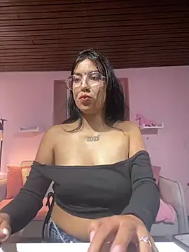 GabyLopez_Pink live