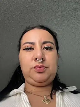 Abril_Luv live
