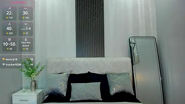 Emmaa_white_ live