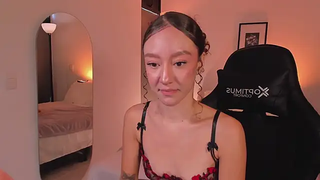ChloeMoreti live