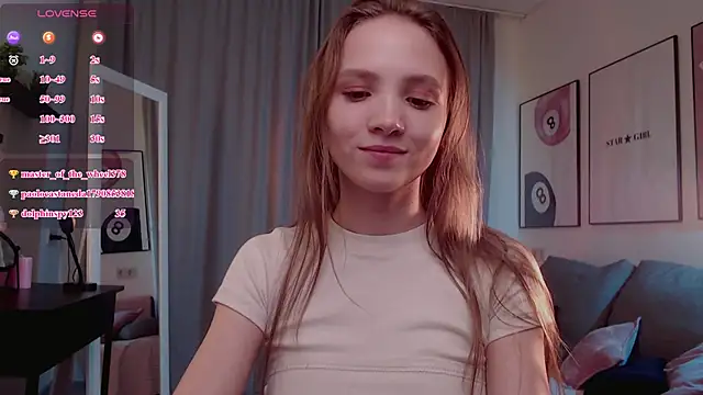 Adria_Arjona live