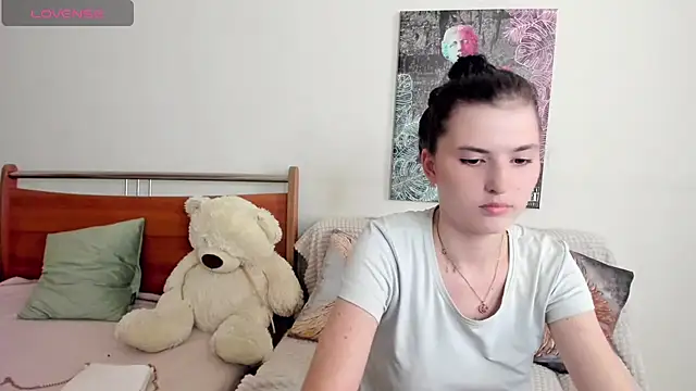 Kira_Devi live