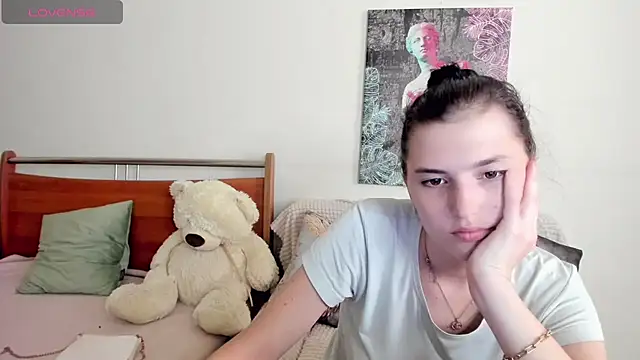Kira_Devi live