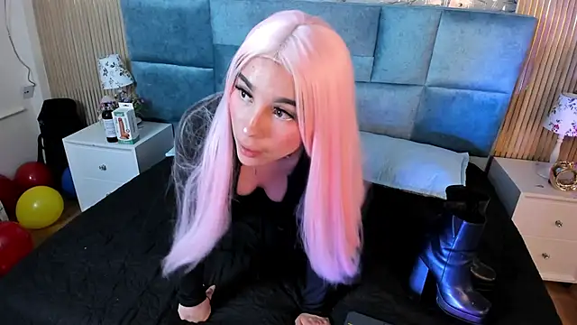 Delphine_doll live